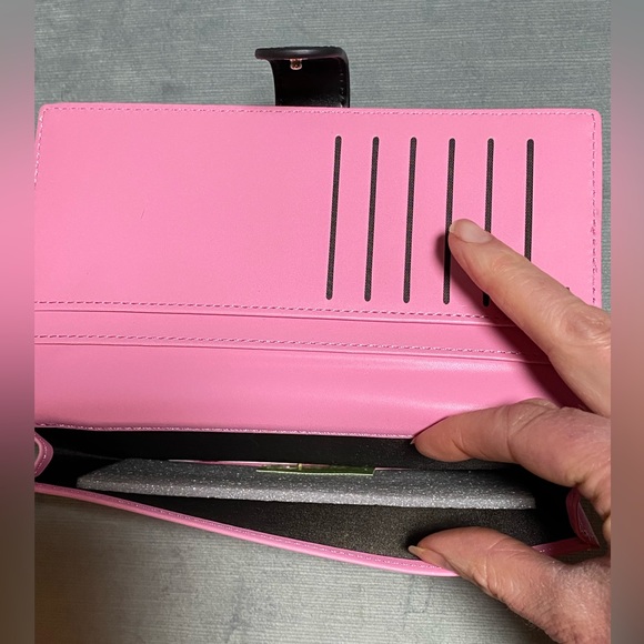 NWT Barbie X Miniso women’s pink limited edition embossed long wallet snap close - Picture 10 of 15